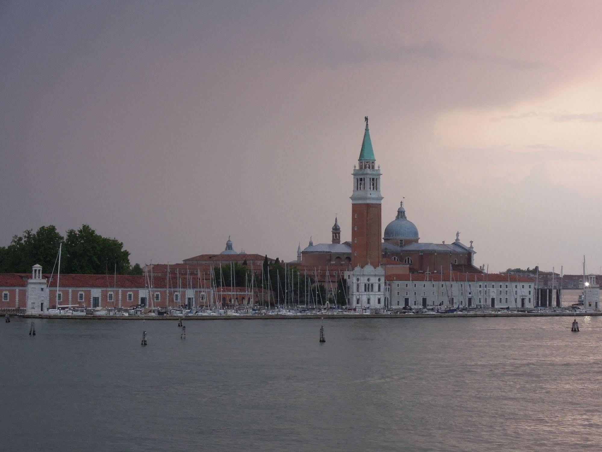 Ca' Delfina Holiday Home Venice Exterior photo